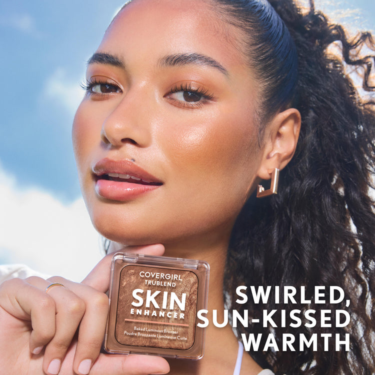 Get a “just-off-the-beach” glow with the COVERGIRL TruBlend Skin Enhancer Baked Luminous Bronzer. Swirled with two shades for unique, multidimensional, sun-kissed warmth and a luminous finish. Baked with Hyaluronic Acid and White Rose Extract to help hydrate and soothe skin. Available in 4 shades.